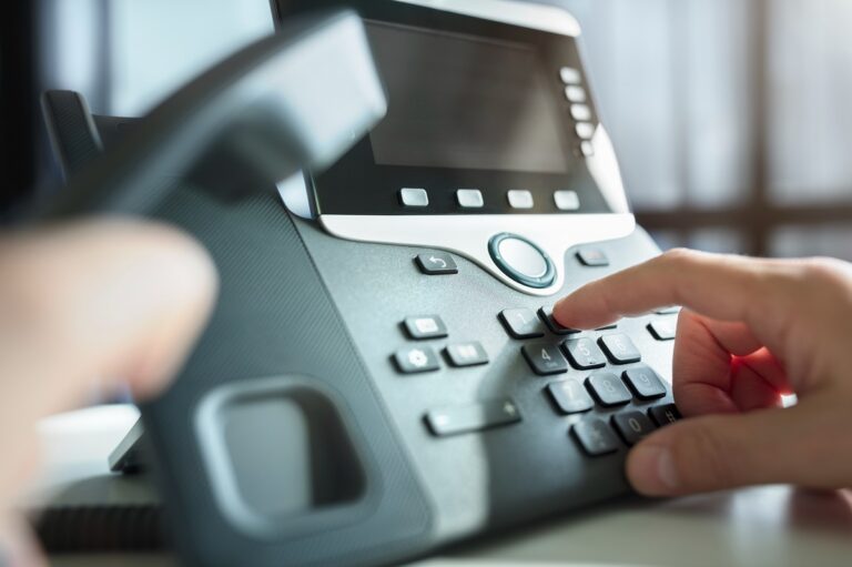 Things to Consider When Choosing VoIP Phones